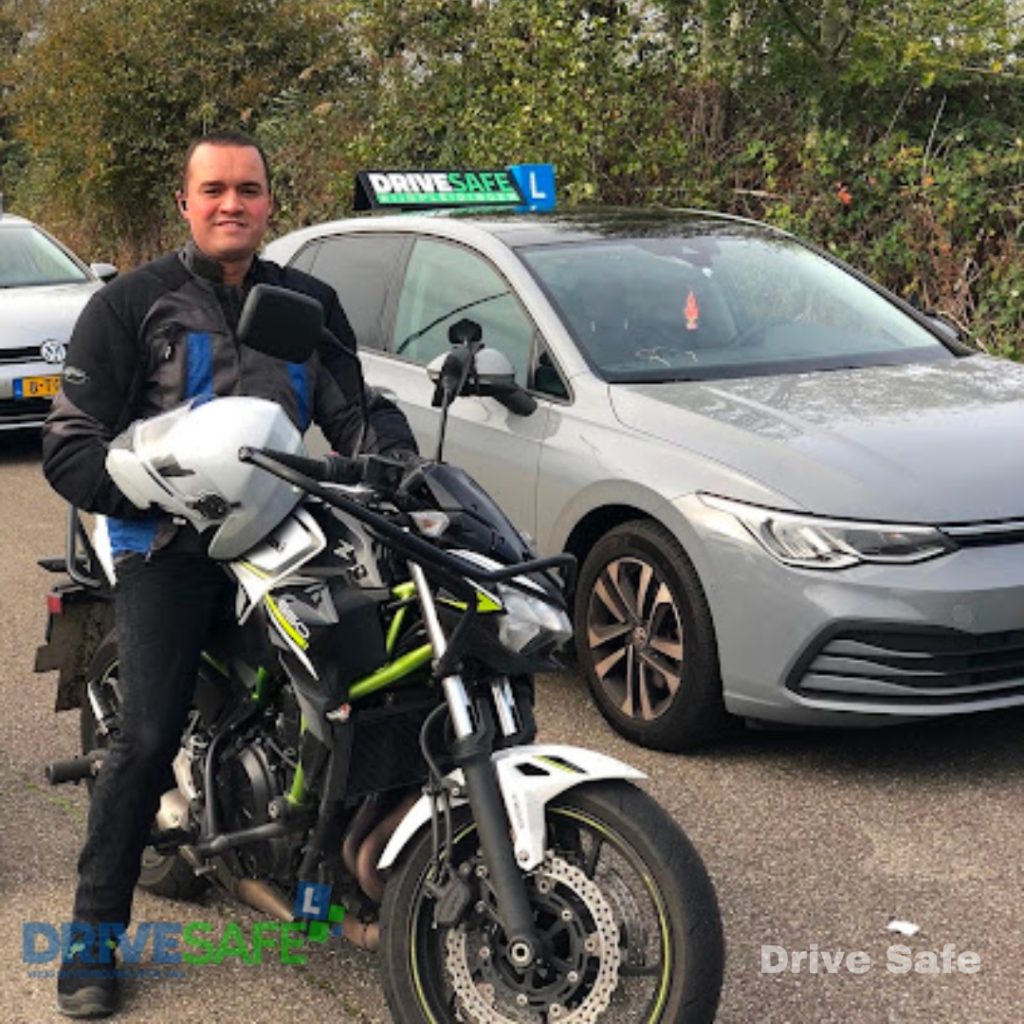 Hoe ziet een motorrijles in Den Haag eruit bij Drive Safe
